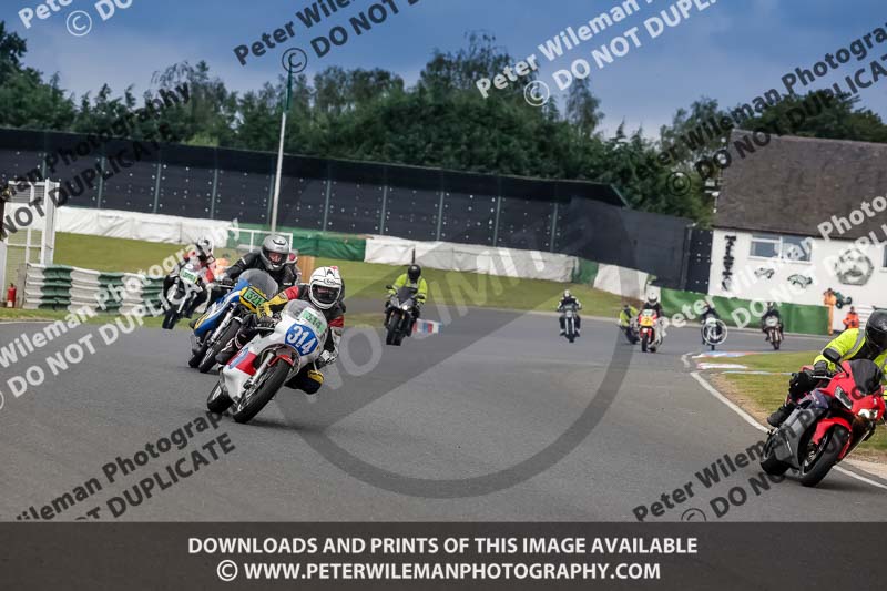 Vintage motorcycle club;eventdigitalimages;mallory park;mallory park trackday photographs;no limits trackdays;peter wileman photography;trackday digital images;trackday photos;vmcc festival 1000 bikes photographs